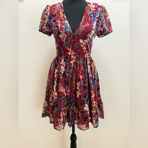 Basil 💜 Lola crushed velvet floral dress - Picture 6 of 6